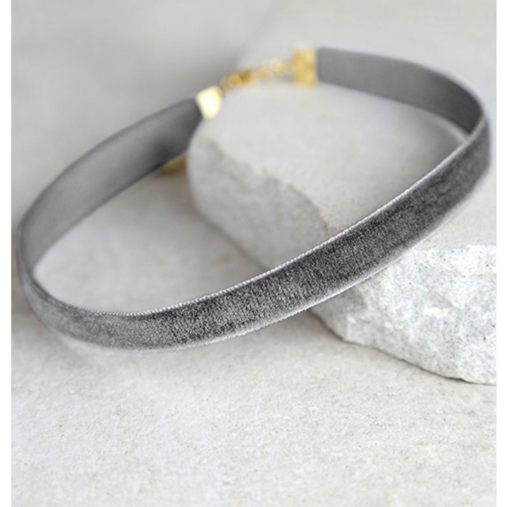 NWT✨ Gray Velvet Choker Necklace